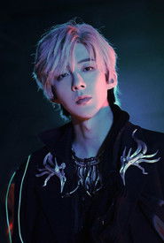 Photo of Liu Yuning image size 896x1333