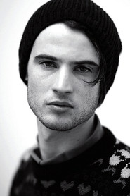 Photo of Tom Sturridge image size 485x728