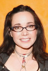 Photo of Janeane Garofalo image size 740x1100