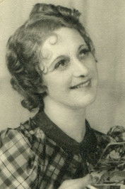 Photo of Alison Leggatt image size 400x600