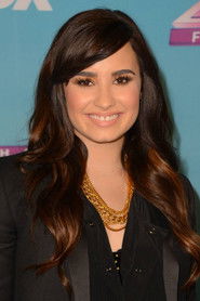 Photo of Demi Lovato image size 907x1363