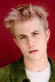 Photo of Dylan Minnette image size 423x635