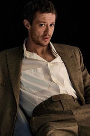 Photo of Joseph Quinn image size 998x1497