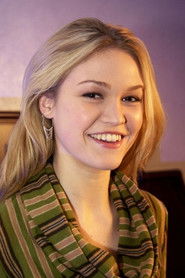 Photo of Julia Stiles image size 700x1050