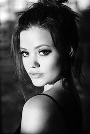 Photo of Sarah Jeffery image size 667x1000