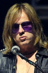 Photo of Chris Pitman image size 534x800