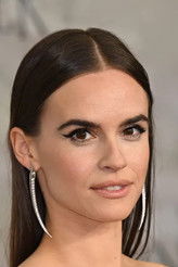 Photo of Ema Horvath image size 370x555