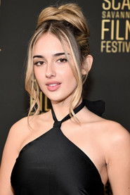 Photo of Julia Butters image size 943x1414