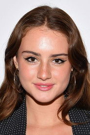 Photo of Grace Van Patten image size 667x1001