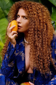 Photo of Vanessa da Mata image size 800x1200