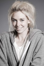 Photo of Vanessa Kirby image size 2000x3000