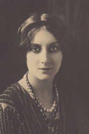 Photo of Stacia Napierkowska image size 883x1324