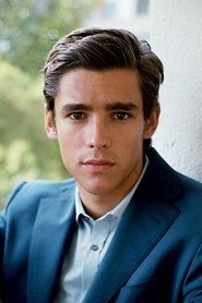 Photo of Brenton Thwaites image size 450x675