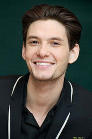 Photo of Skandar Keynes image size 708x1062