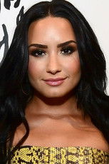 Photo of Demi Lovato image size 346x519