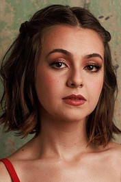 Photo of Klara Castanho image size 400x600