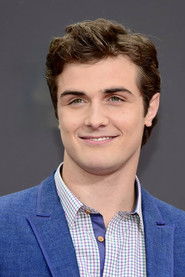 Photo of Beau Mirchoff image size 909x1363