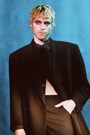 Photo of Luke Hemmings image size 453x679