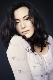 Photo of İdil Üner image size 857x1285