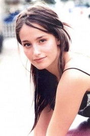 Photo of Marie Gillain image size 400x599