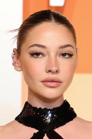 Photo of Madelyn Cline image size 740x1111