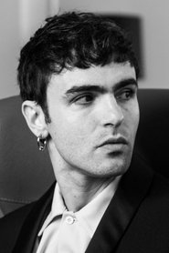 Photo of Simone Bozzelli image size 570x855