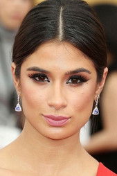 Photo of Diane Guerrero image size 382x573