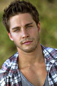 Photo of Dean Geyer image size 666x1000