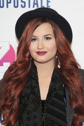 Photo of Demi Lovato image size 371x556