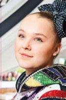 Photo of JoJo Siwa image size 300x450
