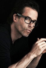 Photo of Guy Pearce image size 340x505
