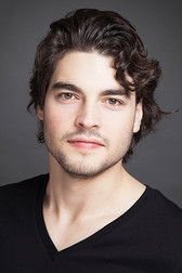 Photo of Akin Akinözü image size 379x568