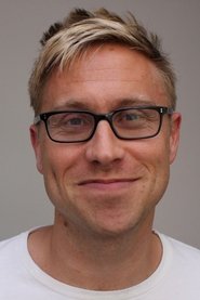 Photo of Russell Howard image size 815x1222