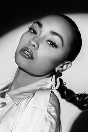 Photo of Leigh-Anne Pinnock image size 387x580