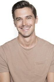 Photo of Antoni Porowski image size 1333x2000