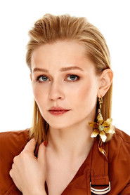 Photo of Yulia Peresild image size 800x1200