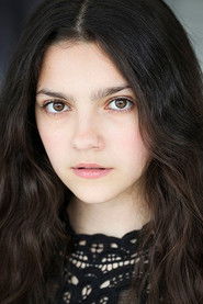 Photo of Emily Carey image size 667x1000