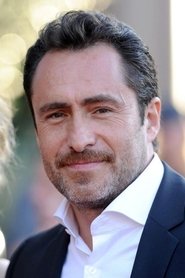 Photo of Demián Bichir image size 878x1317