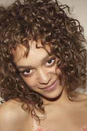 Photo of Britne Oldford image size 400x600