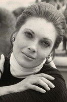 Photo of Hildegard Neil image size 300x450