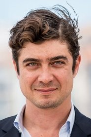 Photo of Riccardo Scamarcio image size 500x750