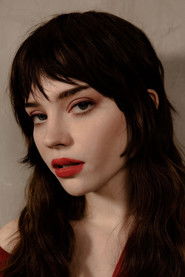 Photo of Sophie Thatcher image size 1179x1768