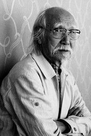 Photo of Seijun Suzuki image size 400x600