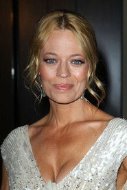 Photo of Jeri Ryan image size 933x1400
