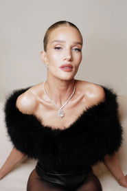 Photo of Rosie Huntington-Whiteley image size 1050x1575