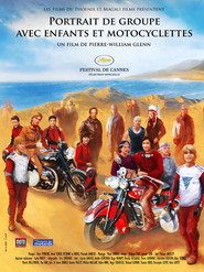 Portrait de groupe avec enfants et motocyclettes poster