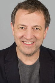 Photo of Misha Glenny image size 2000x3000