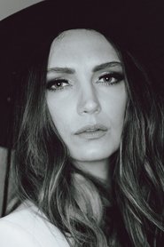 Photo of Hannah Levien image size 666x1000