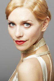 Photo of Julia Dietze image size 2000x3000