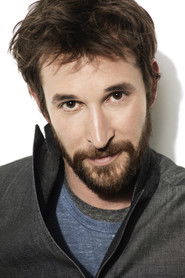 Photo of Noah Wyle image size 1999x2999